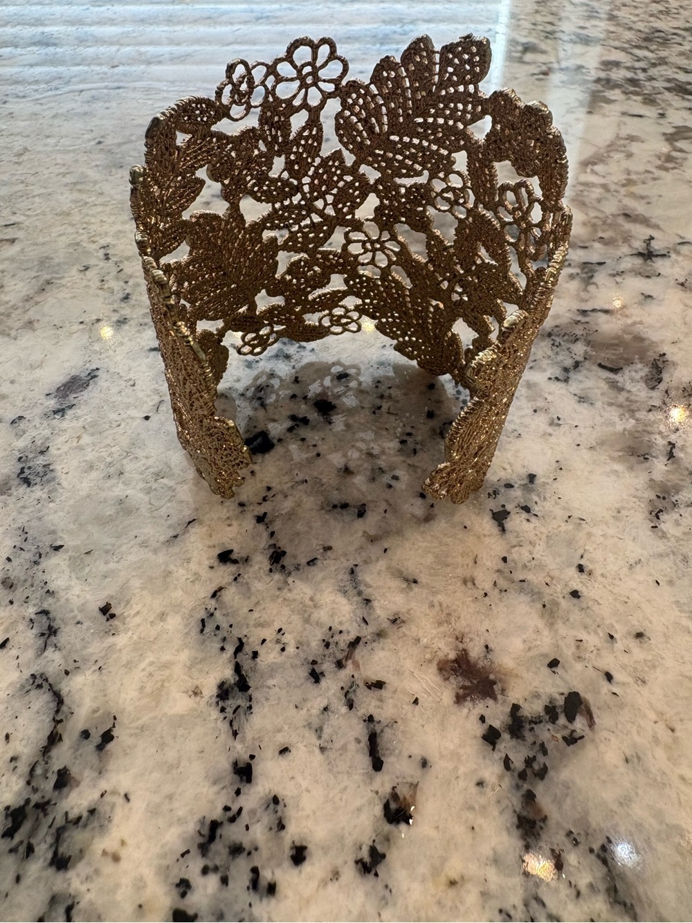Vintage floral gold tone cuff - Picture 2 of 3